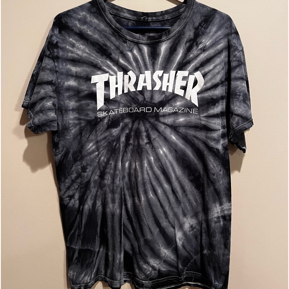 black thrasher tie-dye men’s large tee